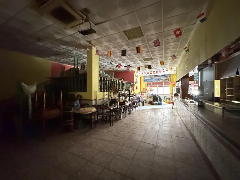 SE VENDE LOCAL CON LICENCIA DE HOSTELERIA CON 150 M2 Y A SOLO 100 METROS DE LA PLAYA DEL CURA