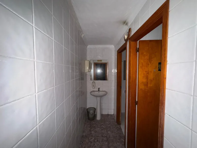 SE VENDE LOCAL CON LICENCIA DE HOSTELERIA CON 150 M2 Y A SOLO 100 METROS DE LA PLAYA DEL CURA