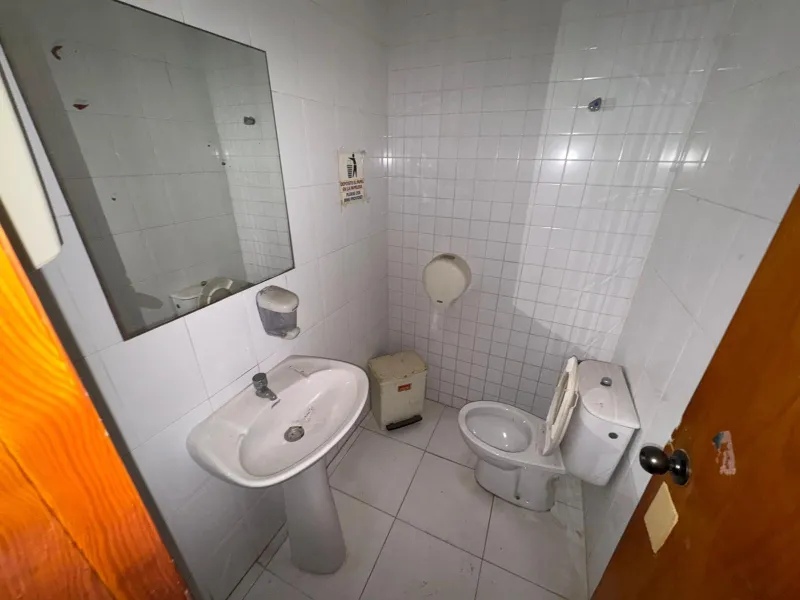 SE VENDE LOCAL CON LICENCIA DE HOSTELERIA CON 150 M2 Y A SOLO 100 METROS DE LA PLAYA DEL CURA