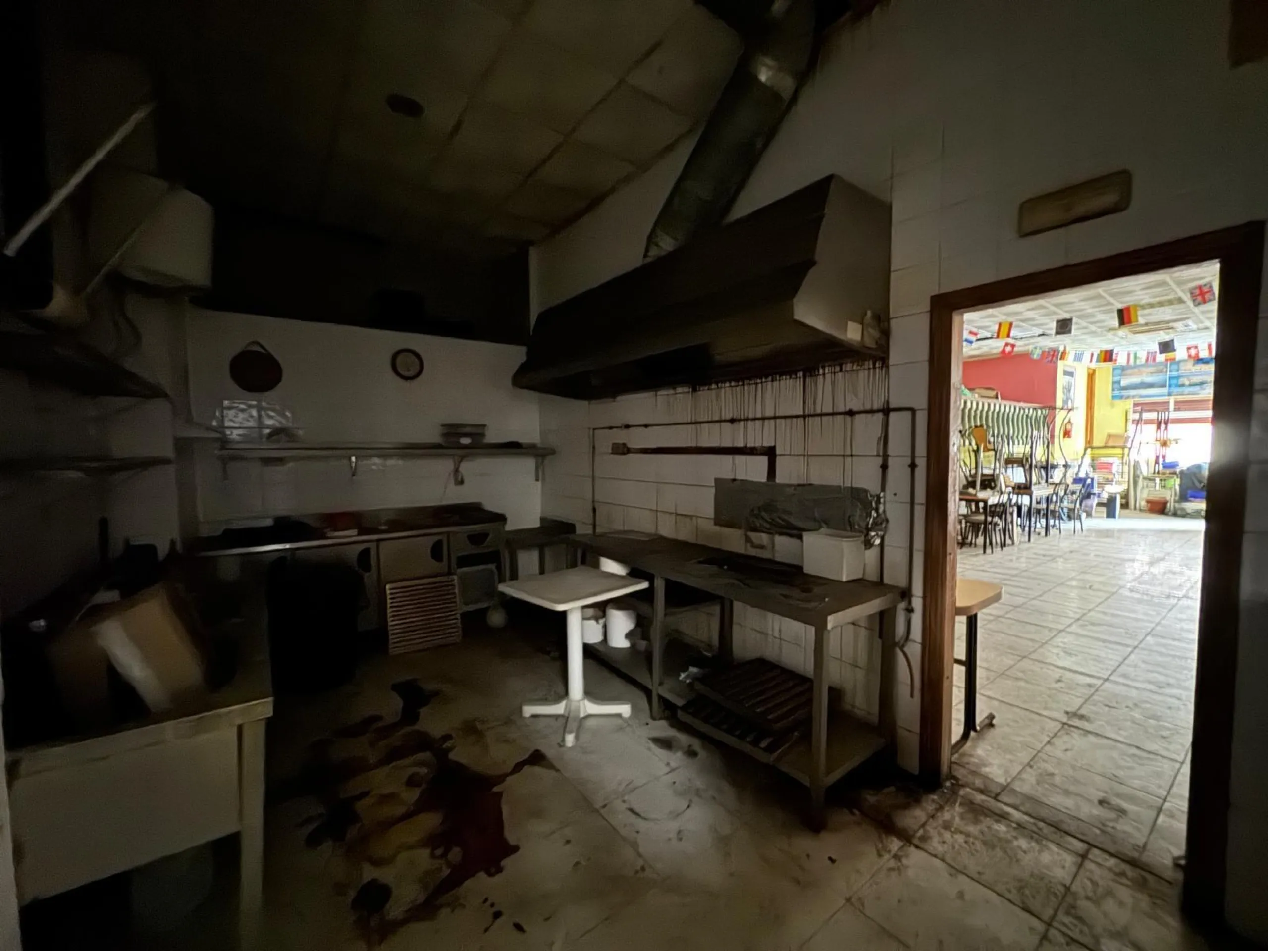 SE VENDE LOCAL CON LICENCIA DE HOSTELERIA CON 150 M2 Y A SOLO 100 METROS DE LA PLAYA DEL CURA