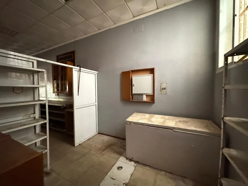 SE VENDE LOCAL CON LICENCIA DE HOSTELERIA CON 150 M2 Y A SOLO 100 METROS DE LA PLAYA DEL CURA