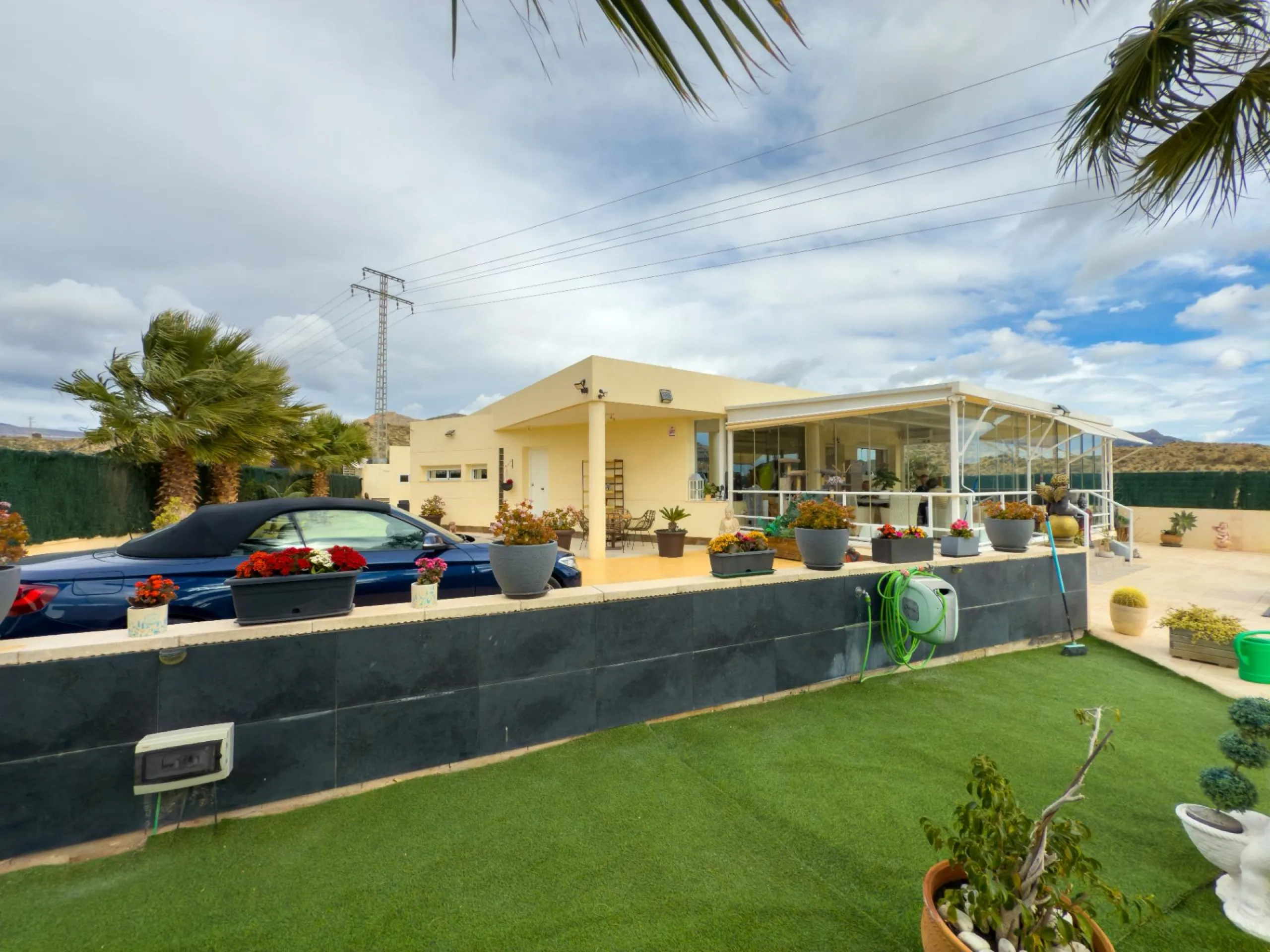 Spacious recently renovated villa with 3,600 m2 of plot and private pool
