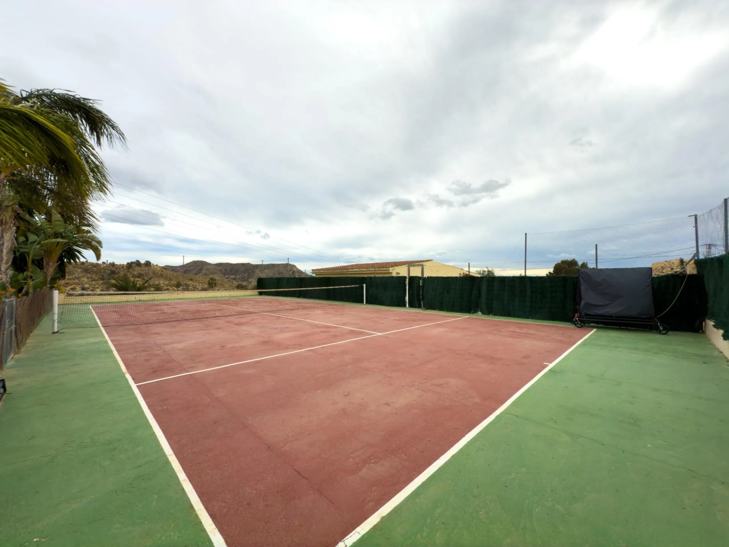Spacious recently renovated villa with 3,600 m2 of plot and private pool