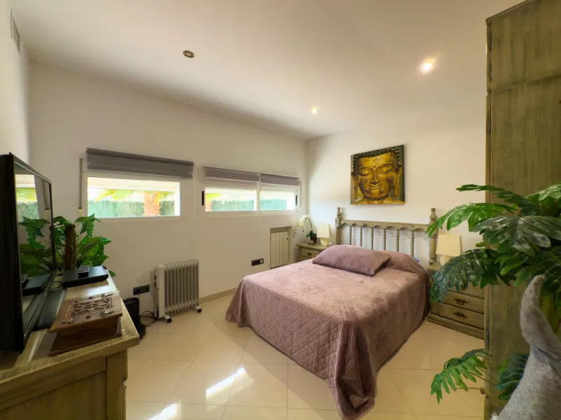 Spacious recently renovated villa with 3,600 m2 of plot and private pool