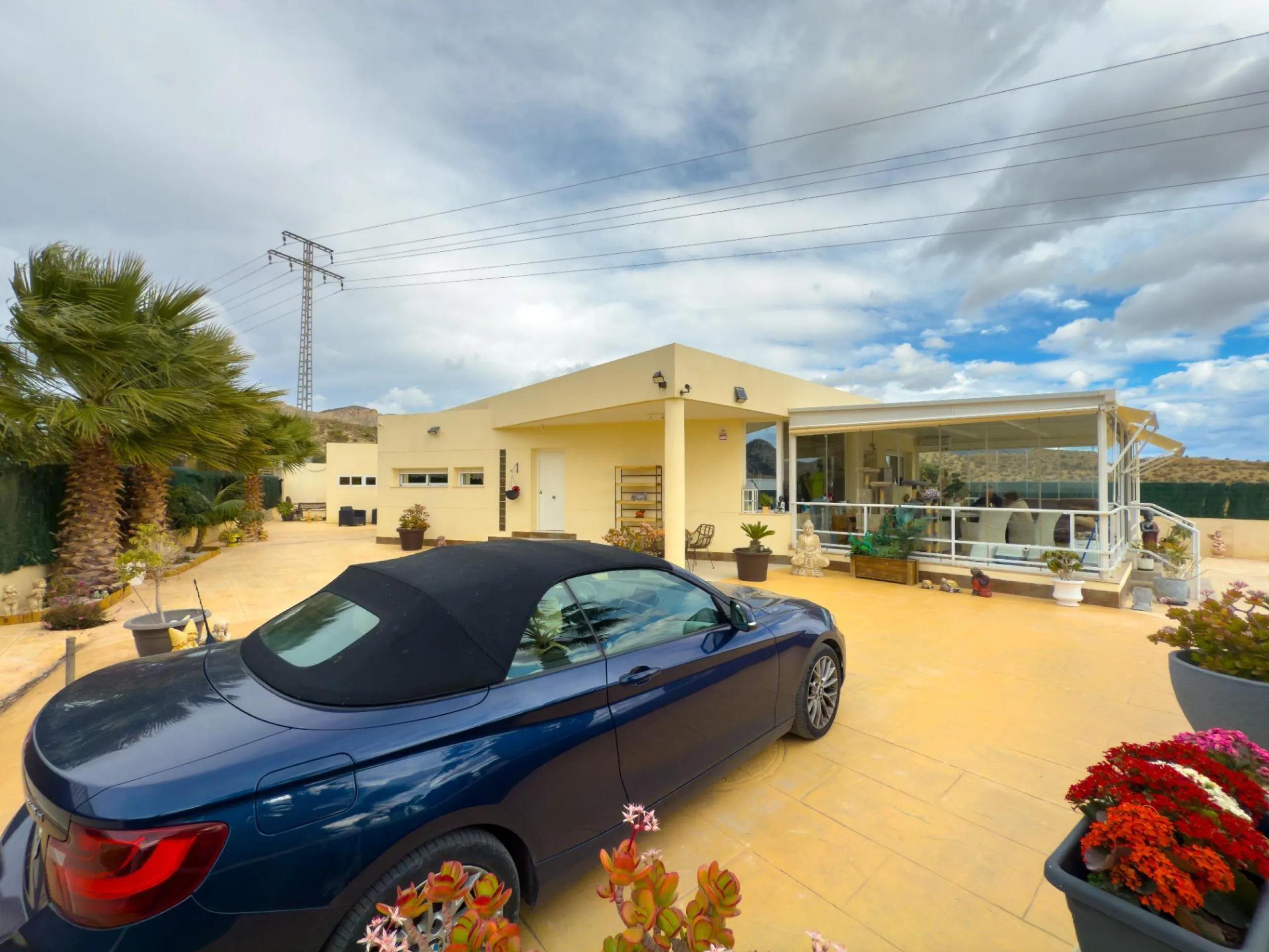 Spacious recently renovated villa with 3,600 m2 of plot and private pool
