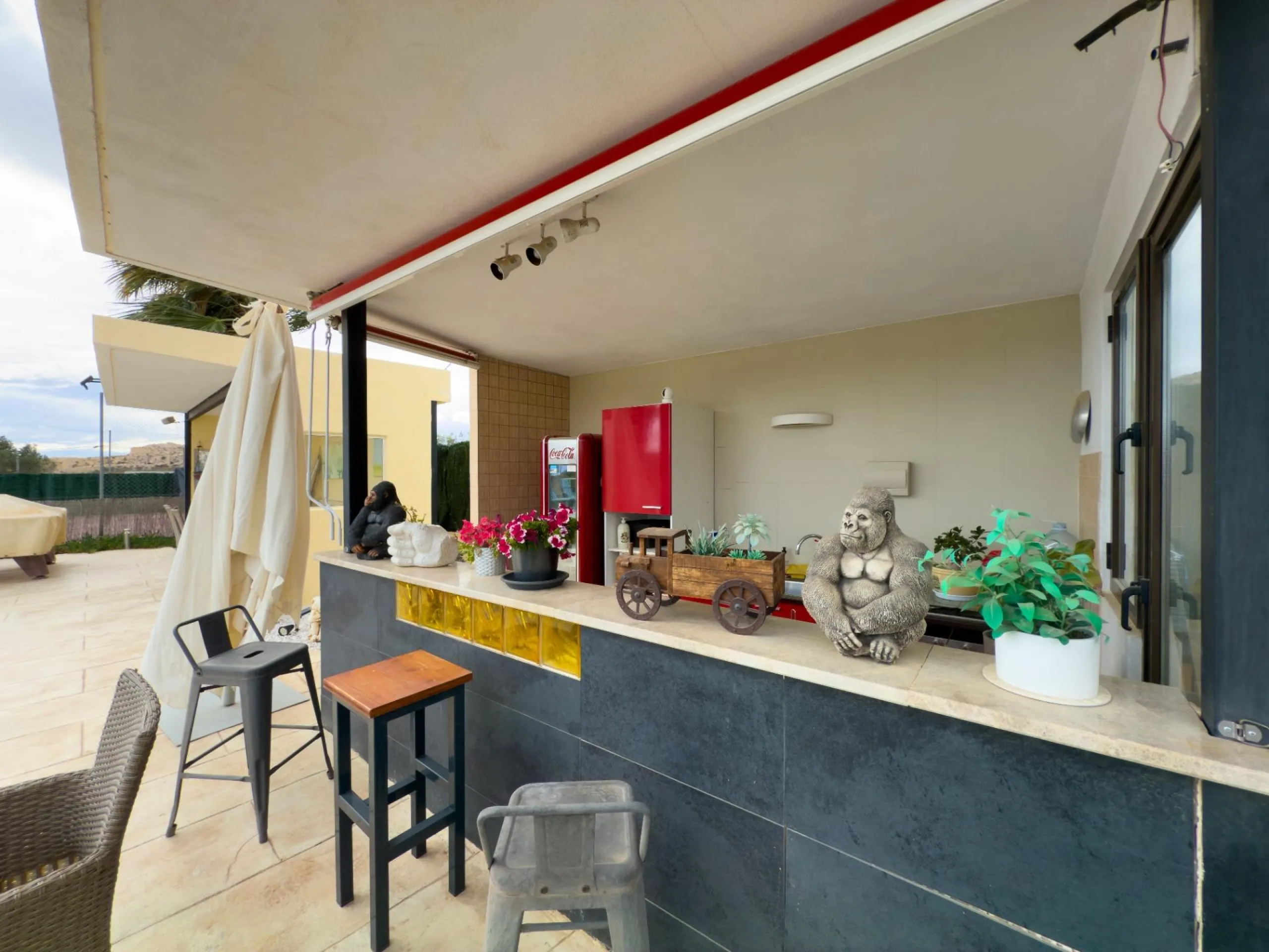 Spacious recently renovated villa with 3,600 m2 of plot and private pool