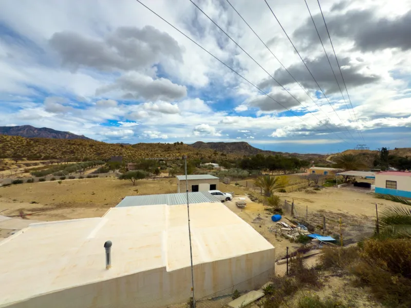 Spacious recently renovated villa with 3,600 m2 of plot and private pool