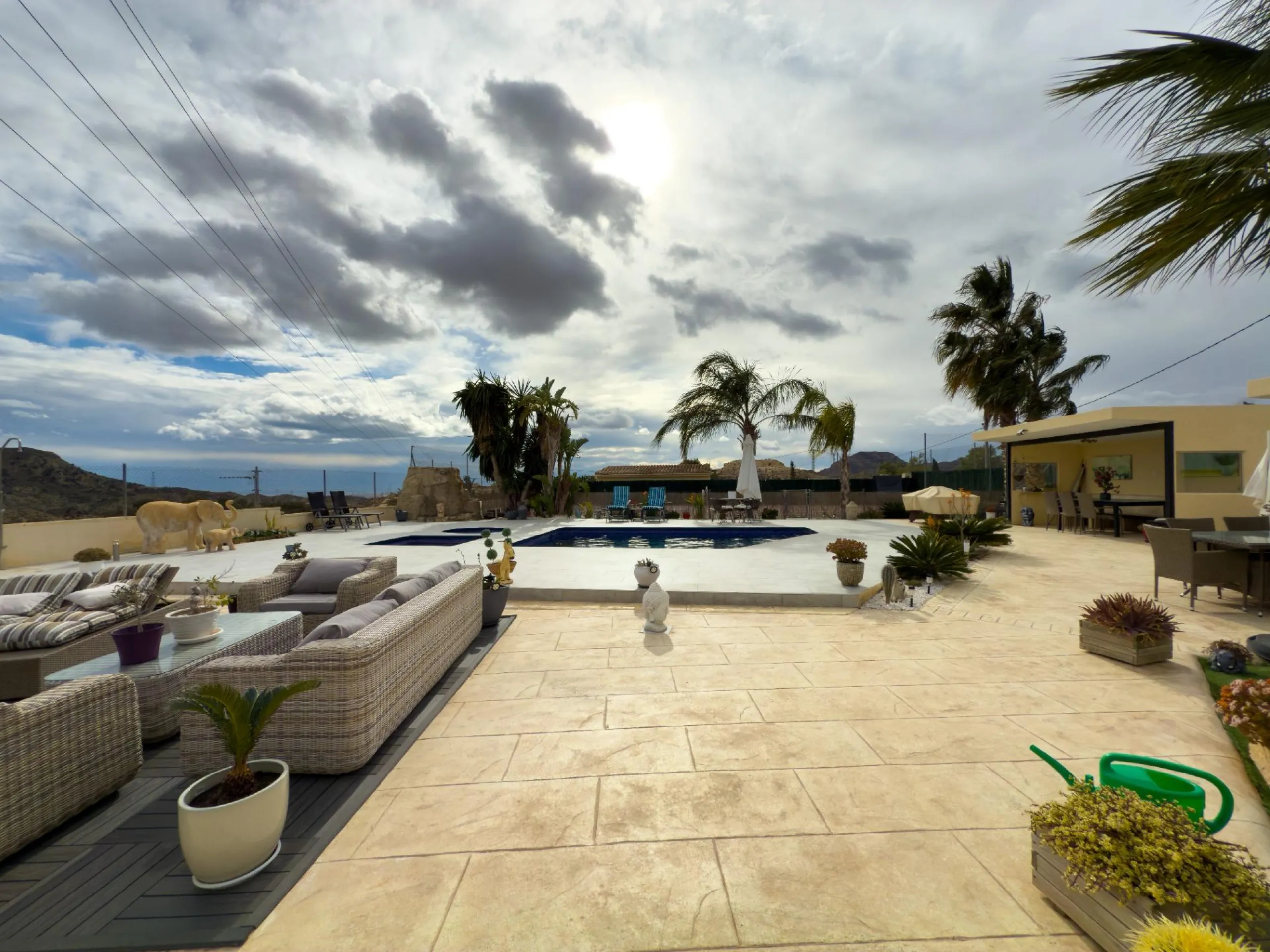 Spacious recently renovated villa with 3,600 m2 of plot and private pool