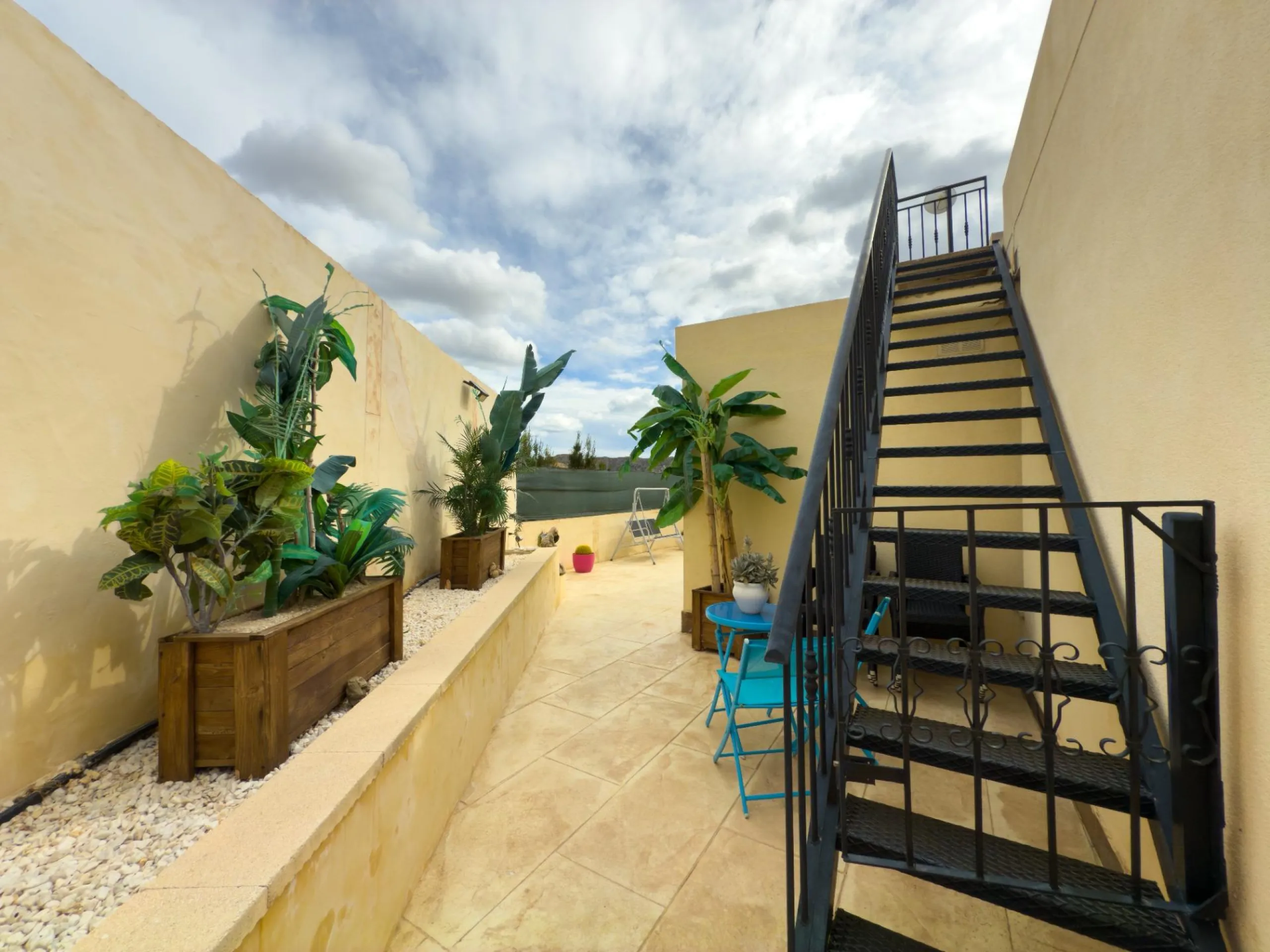 Spacious recently renovated villa with 3,600 m2 of plot and private pool