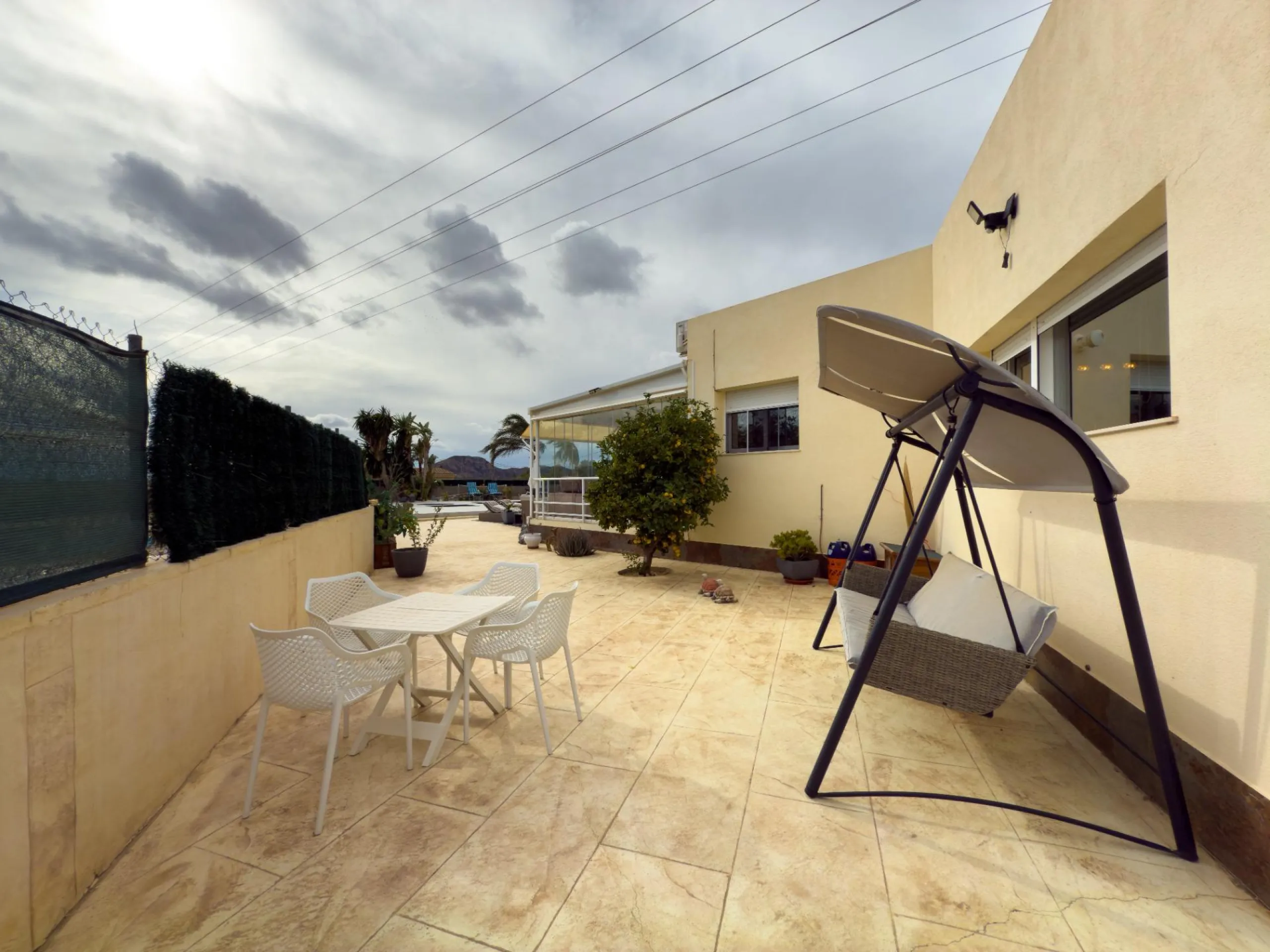 Spacious recently renovated villa with 3,600 m2 of plot and private pool