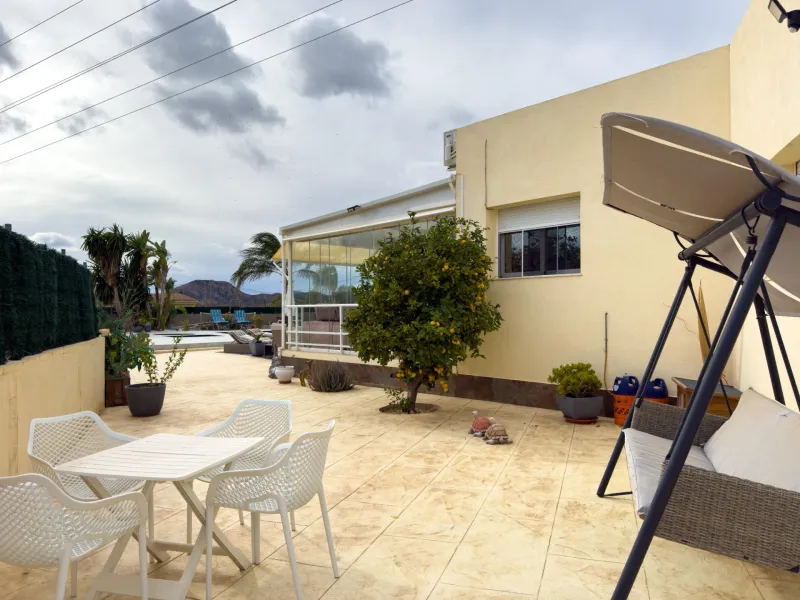 Spacious recently renovated villa with 3,600 m2 of plot and private pool