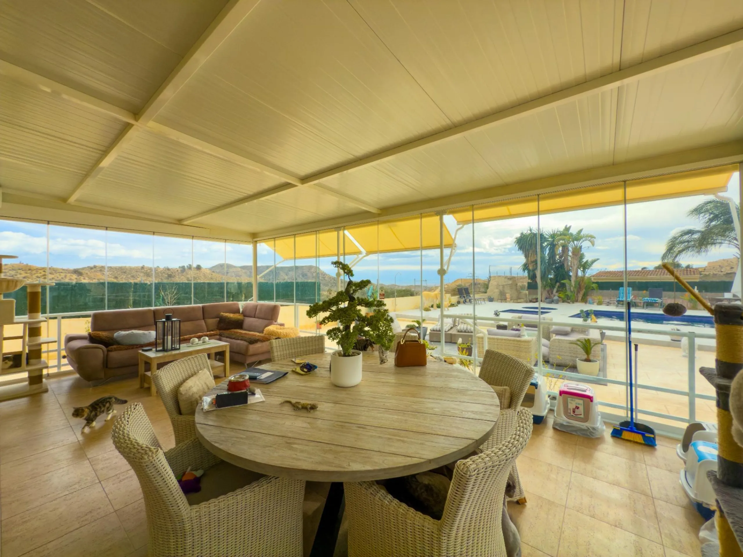 Spacious recently renovated villa with 3,600 m2 of plot and private pool