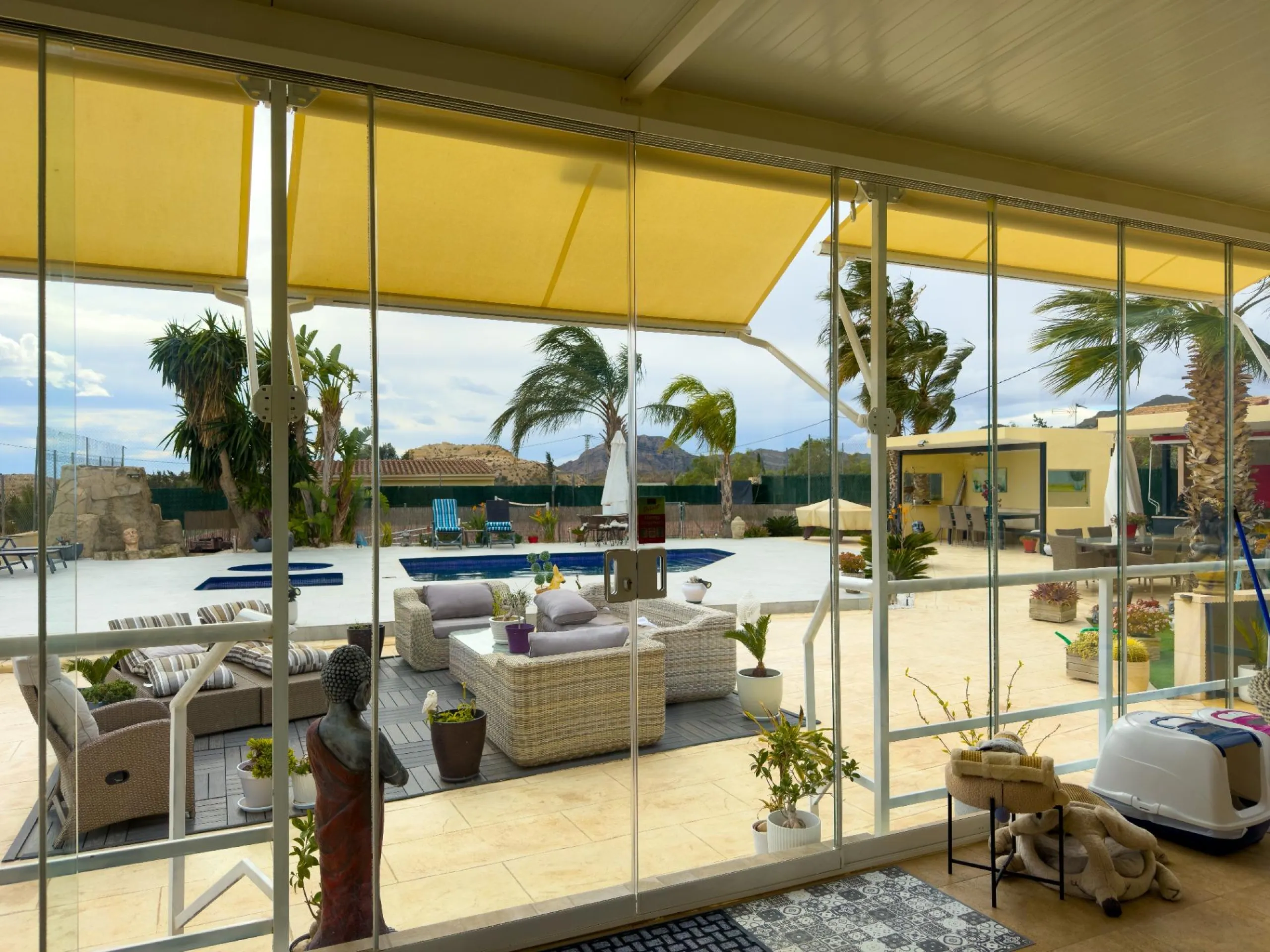 Spacious recently renovated villa with 3,600 m2 of plot and private pool