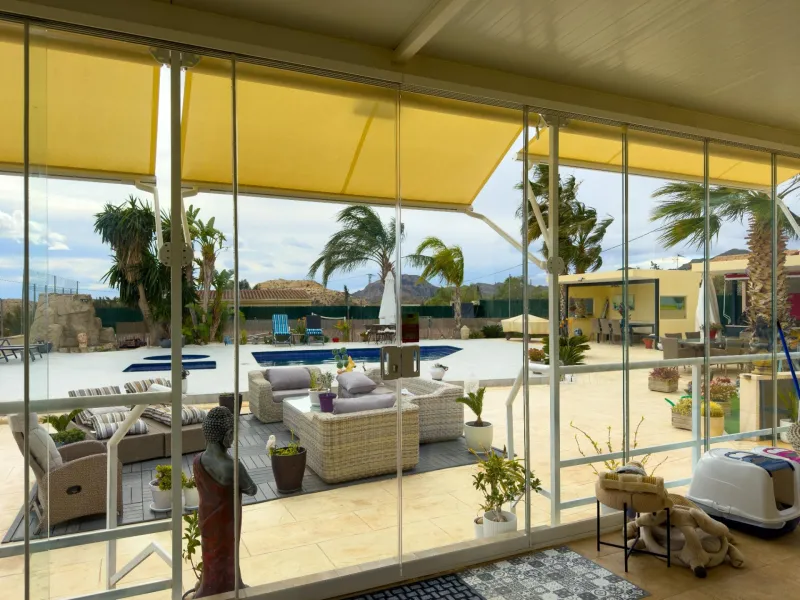 Spacious recently renovated villa with 3,600 m2 of plot and private pool