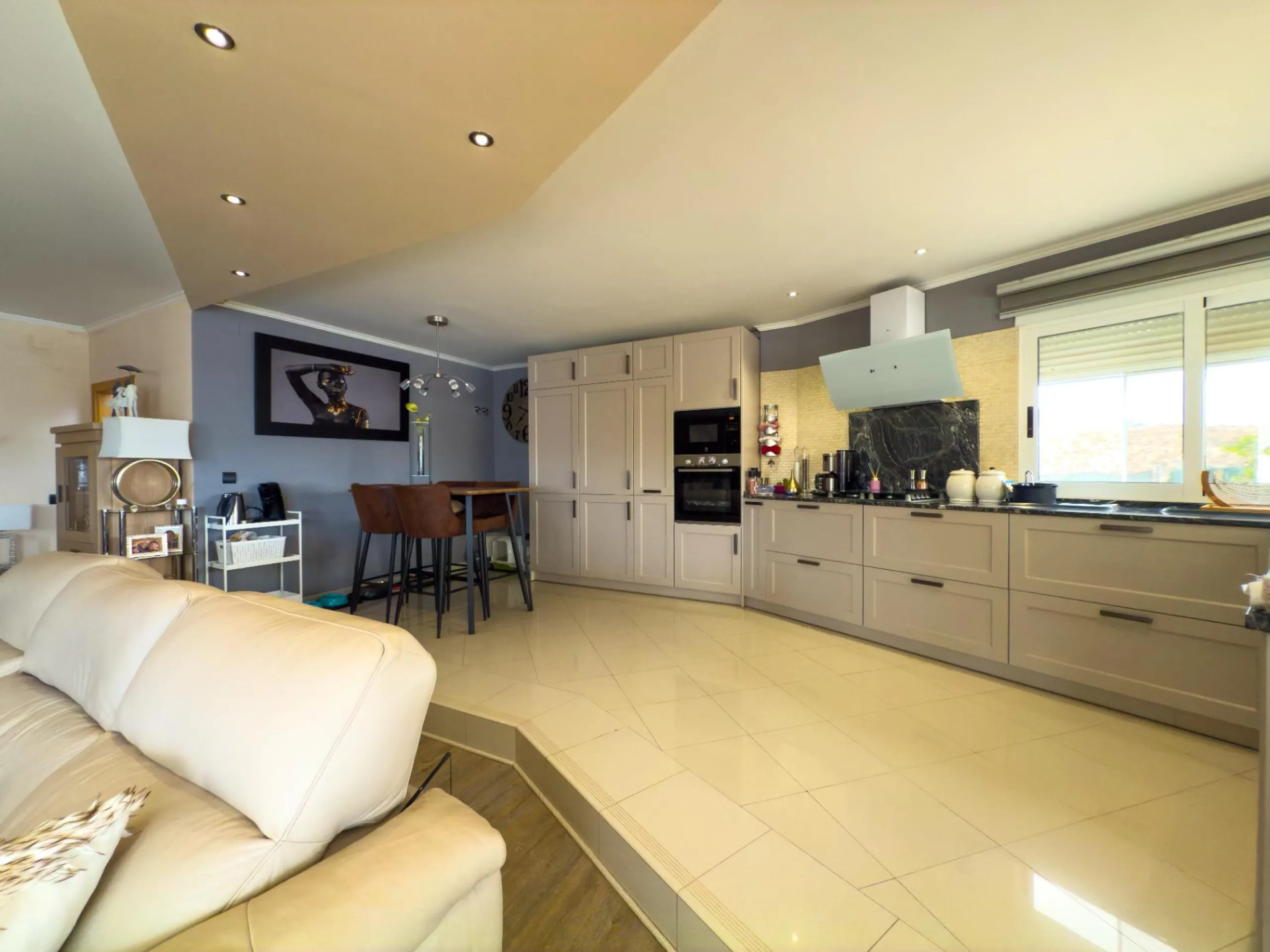 Spacious recently renovated villa with 3,600 m2 of plot and private pool