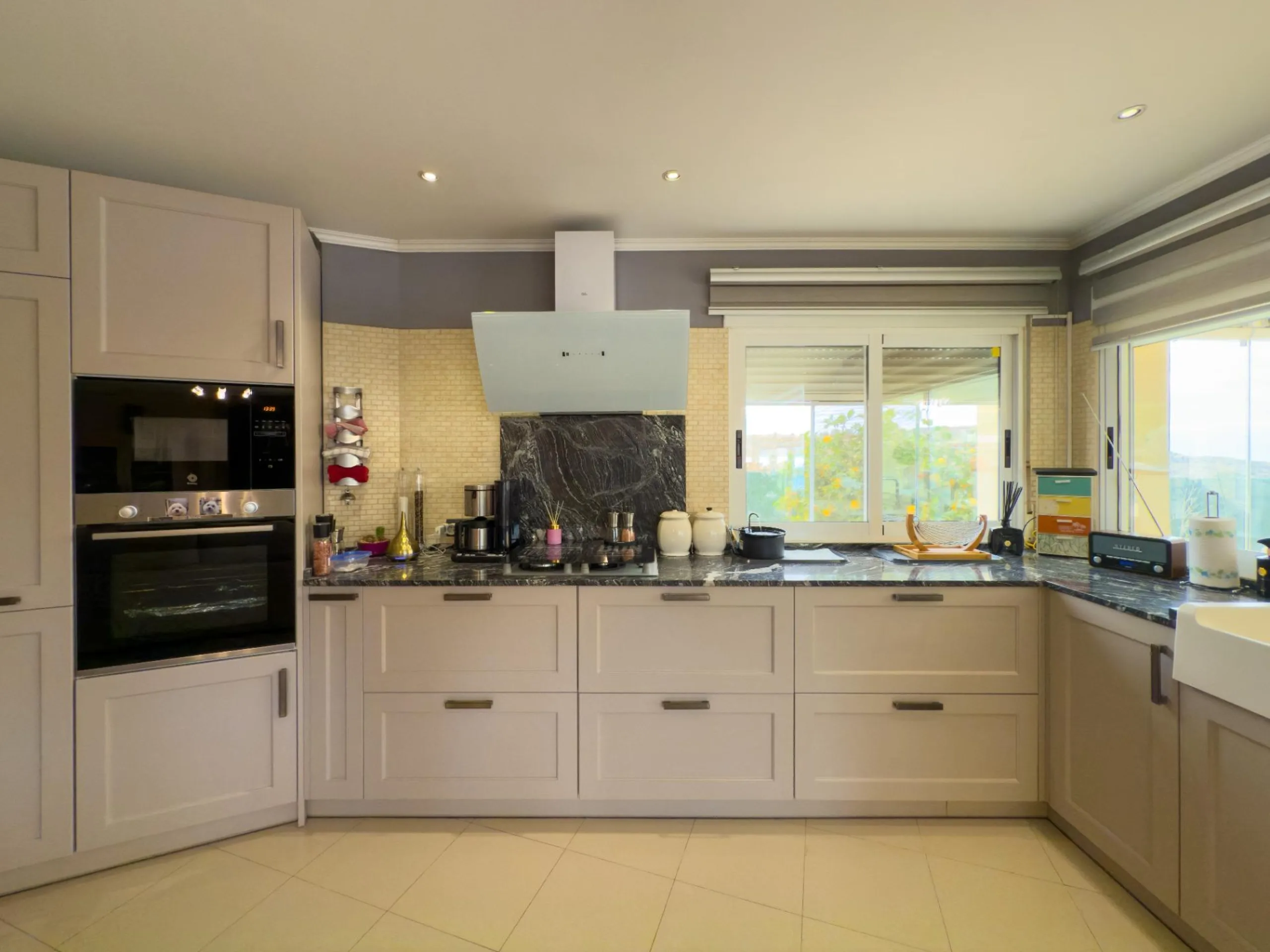 Spacious recently renovated villa with 3,600 m2 of plot and private pool