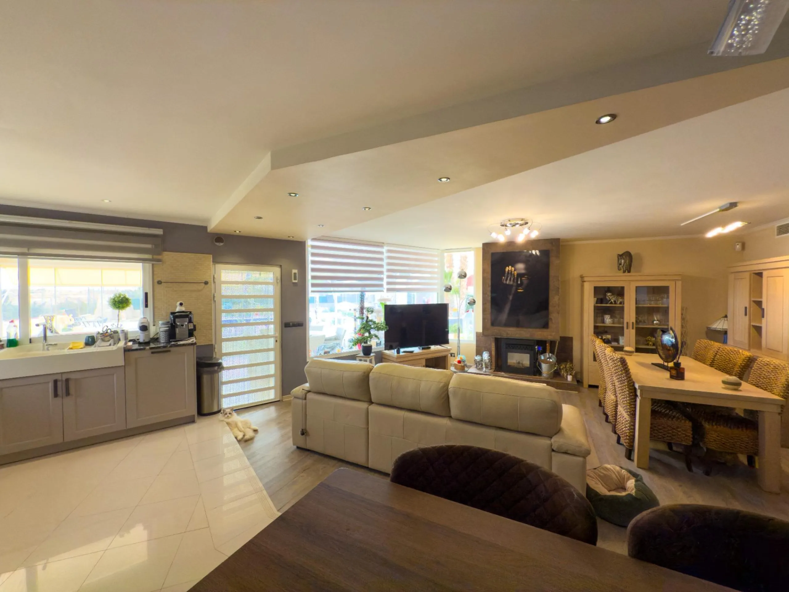 Spacious recently renovated villa with 3,600 m2 of plot and private pool