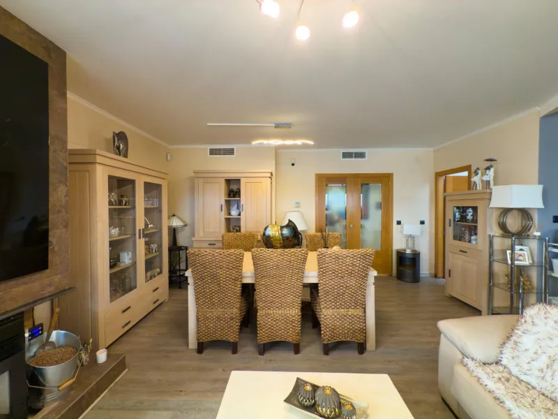 Spacious recently renovated villa with 3,600 m2 of plot and private pool