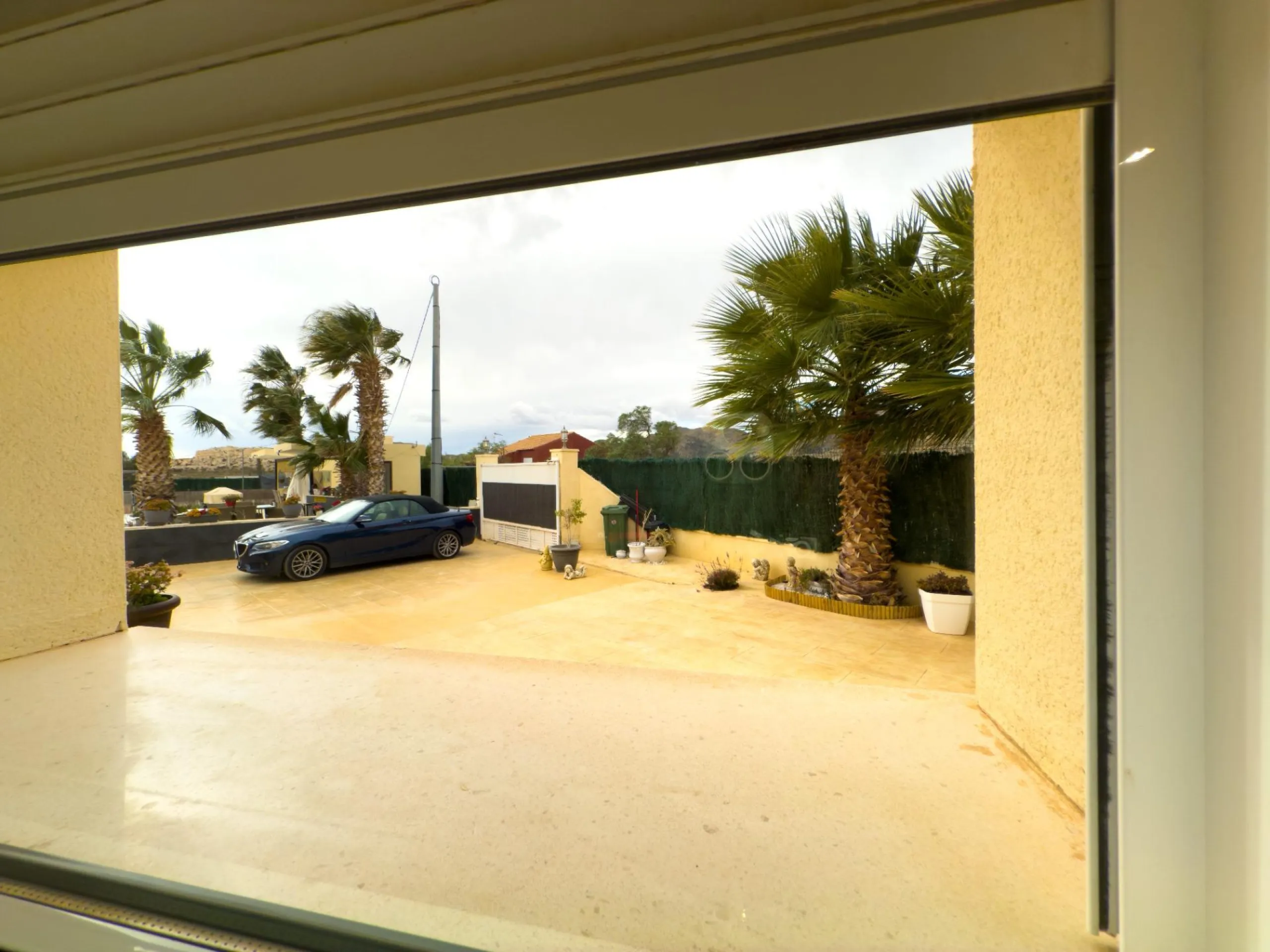 Spacious recently renovated villa with 3,600 m2 of plot and private pool