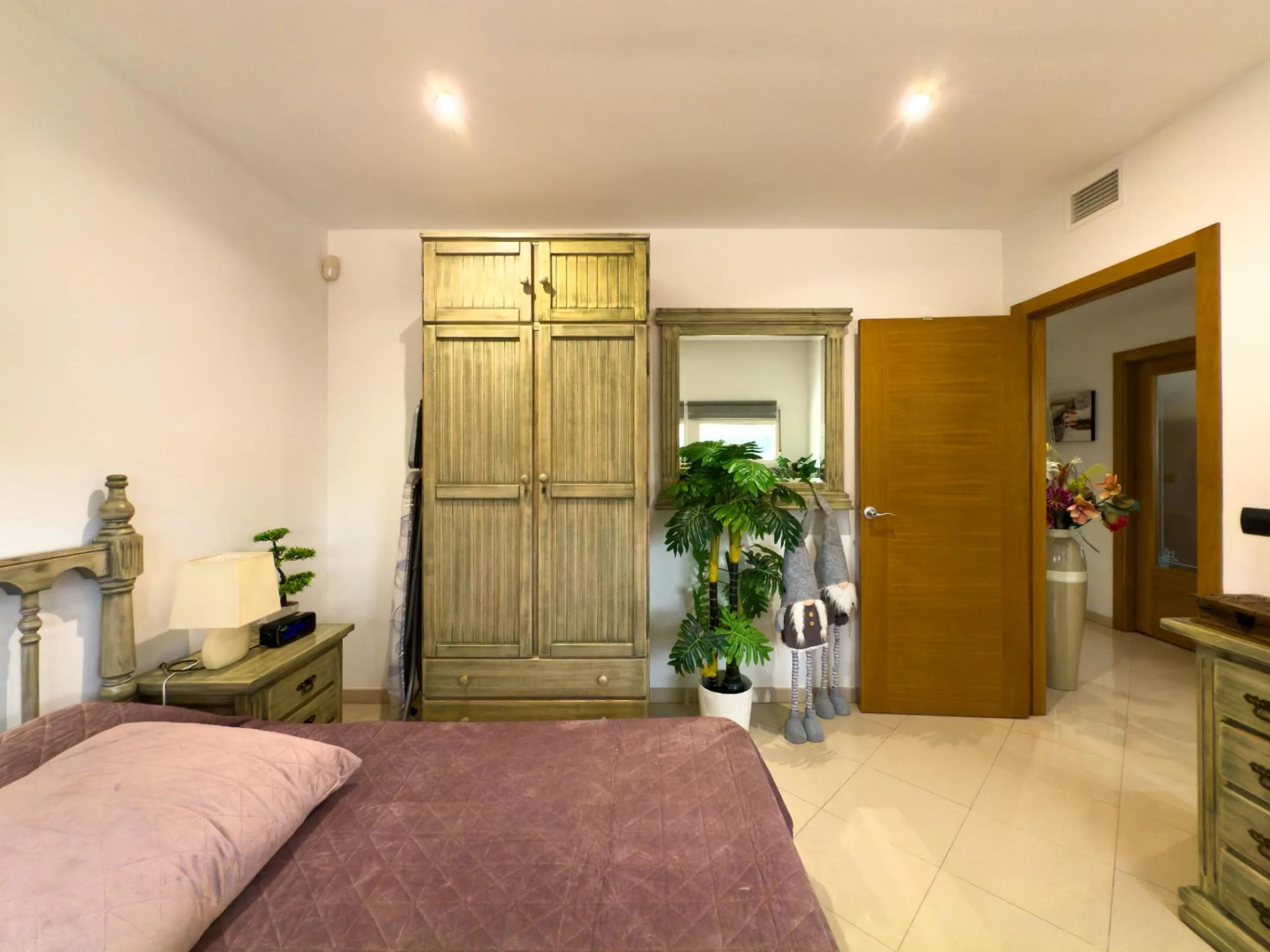 Spacious recently renovated villa with 3,600 m2 of plot and private pool