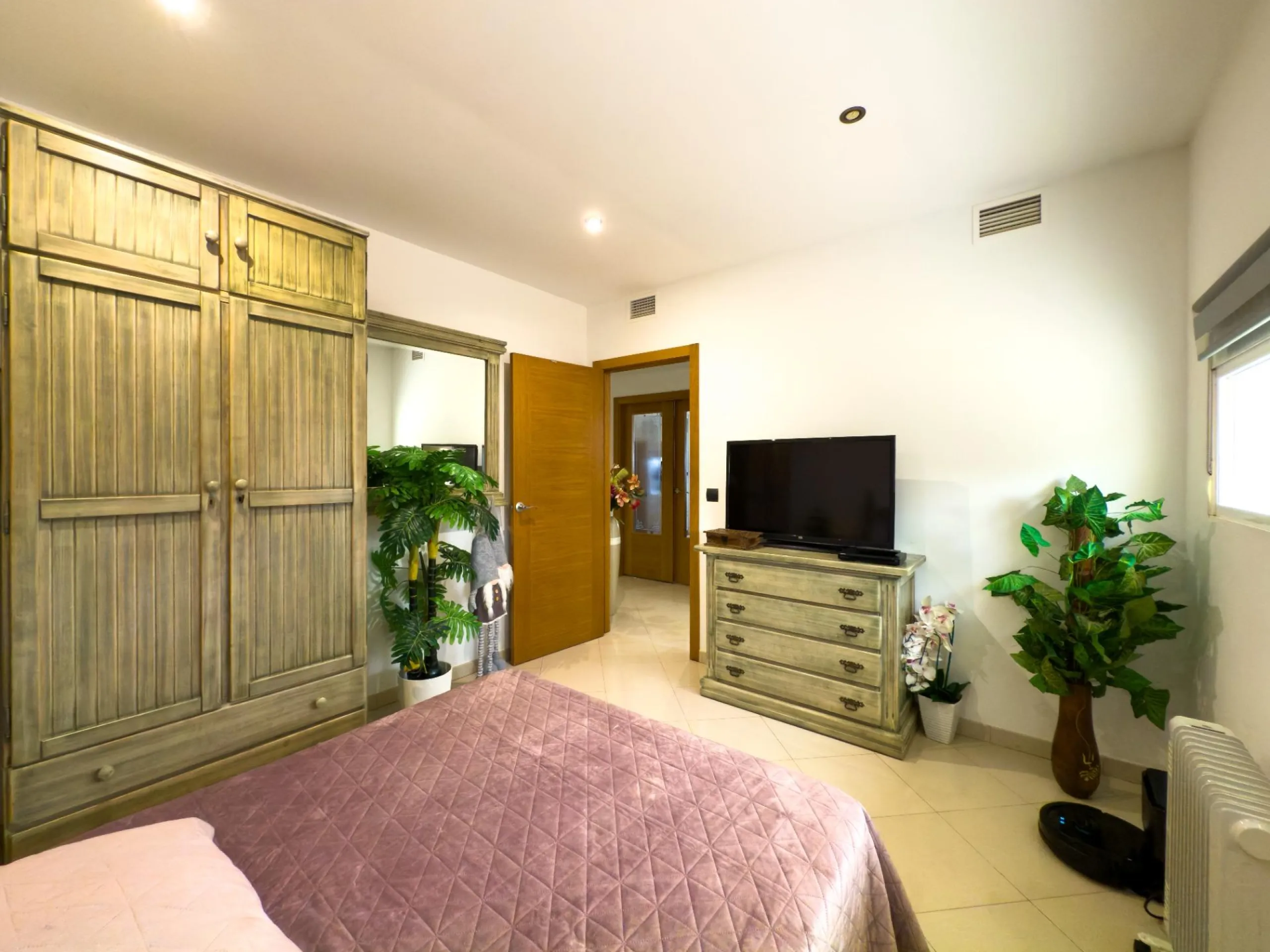 Spacious recently renovated villa with 3,600 m2 of plot and private pool