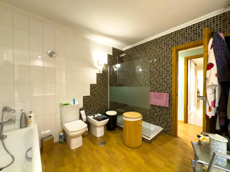 Spacious recently renovated villa with 3,600 m2 of plot and private pool