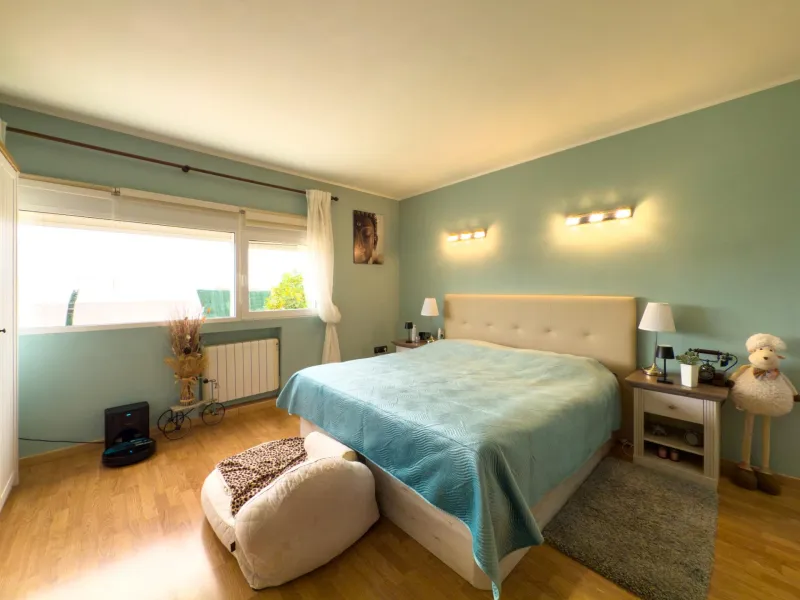 Spacious recently renovated villa with 3,600 m2 of plot and private pool