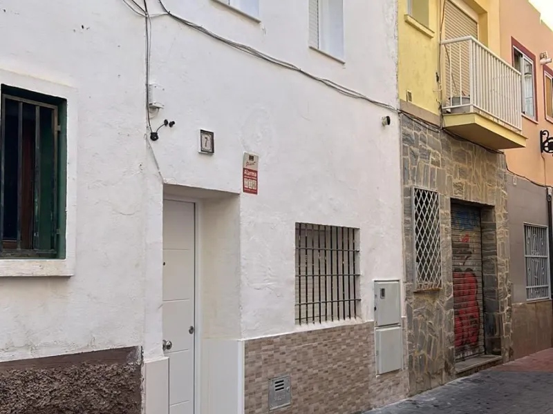🏡✨ Casa de pueblo en el casco antiguo de Benidorm: confort y encanto junto al mar 🌊🌴