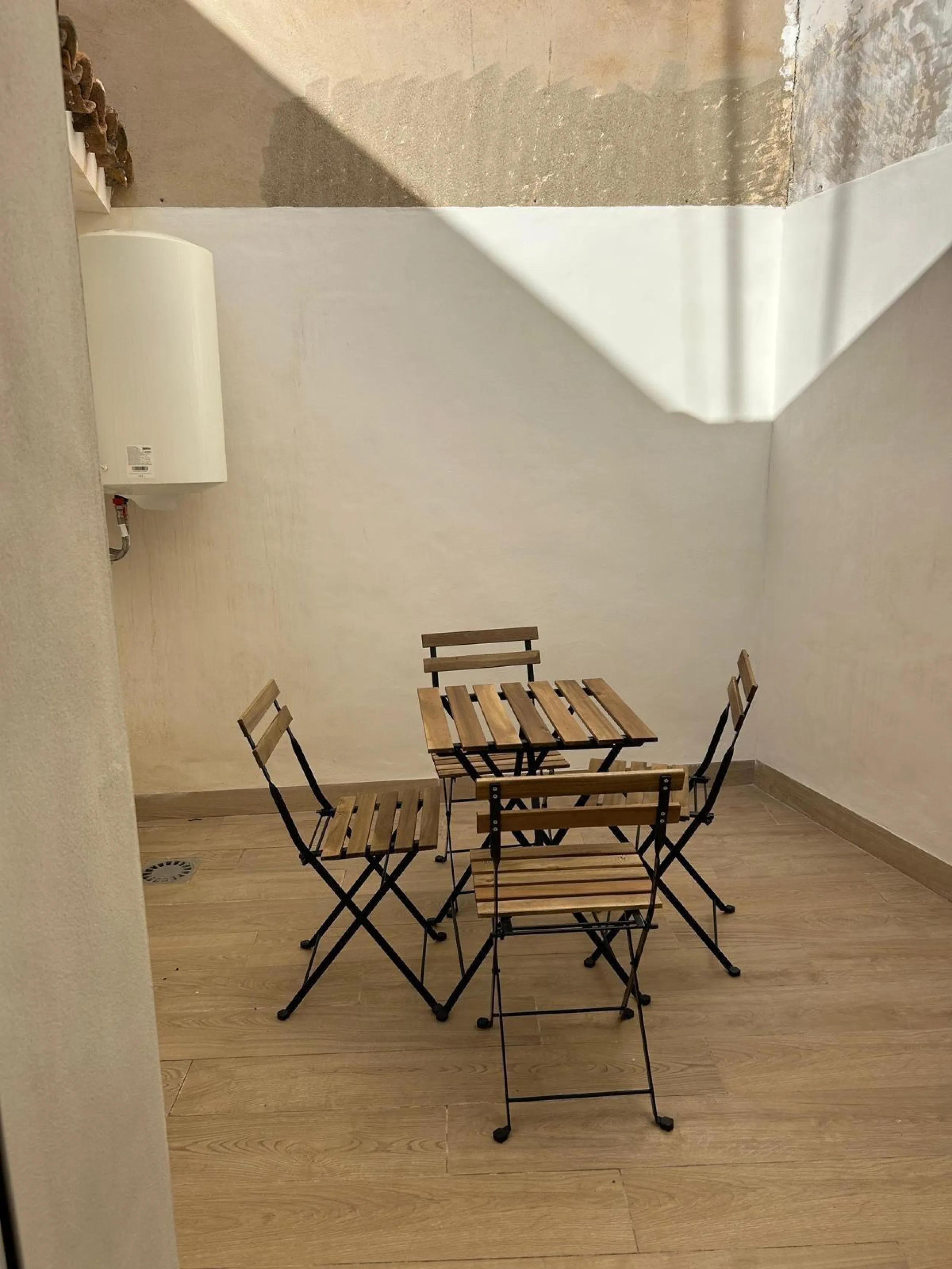 🏡✨ Casa de pueblo en el casco antiguo de Benidorm: confort y encanto junto al mar 🌊🌴
