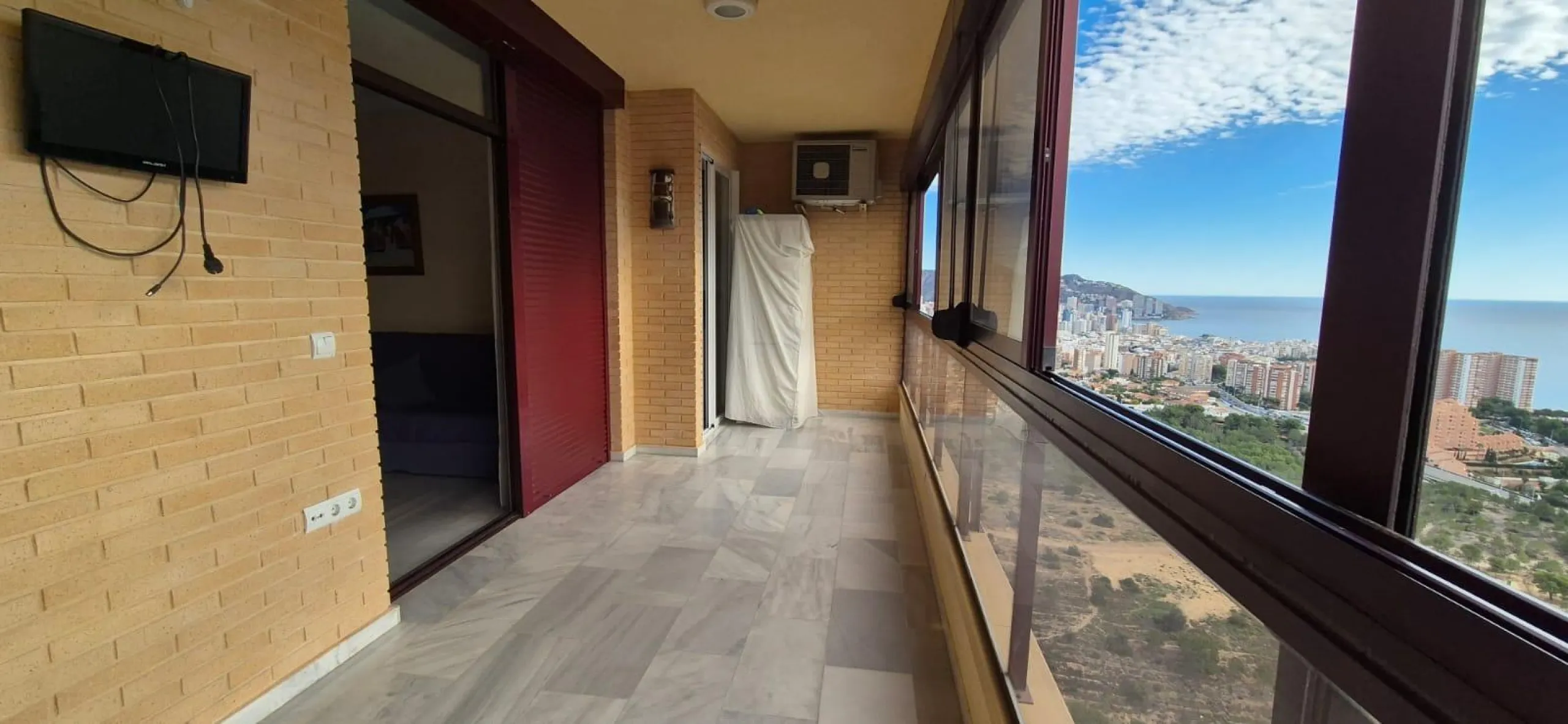 Your perfect haven in the sky of Benidorm! 🌅✨