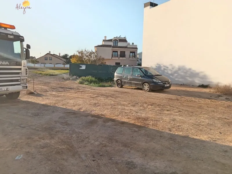 SOLAR IN SAN PEDRO DEL PINATAR: PRIVILEGED LOCATION 1 KM FROM THE SEA