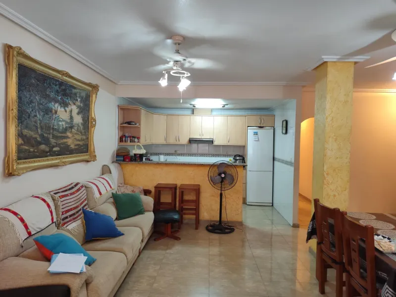 APARTAMENTO PLANTA BAJA A 150 METROS DE PLAYA. 4 DORM. 2 BAÑOS. 107 M2.