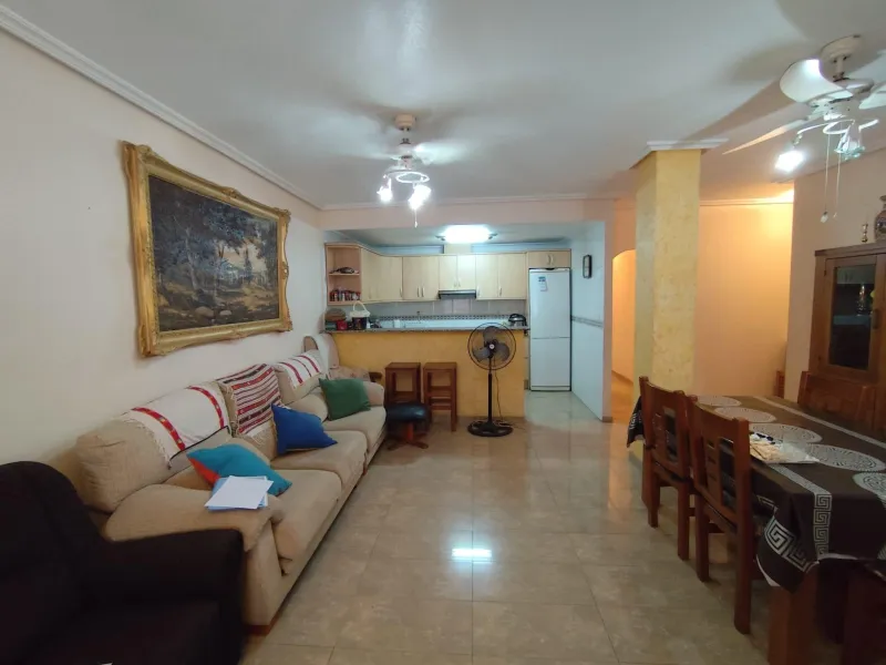 APARTAMENTO PLANTA BAJA A 150 METROS DE PLAYA. 4 DORM. 2 BAÑOS. 107 M2.