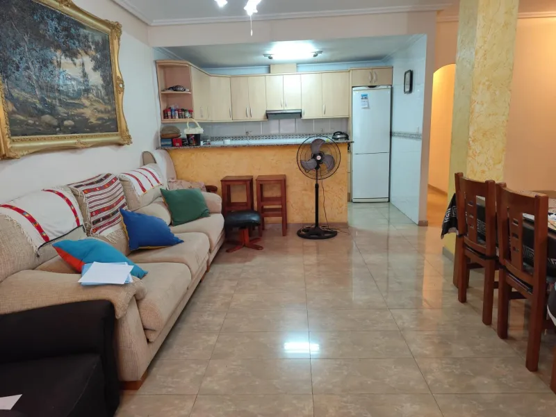 APARTAMENTO PLANTA BAJA A 150 METROS DE PLAYA. 4 DORM. 2 BAÑOS. 107 M2.