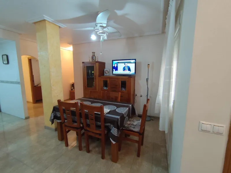 APARTAMENTO PLANTA BAJA A 150 METROS DE PLAYA. 4 DORM. 2 BAÑOS. 107 M2.