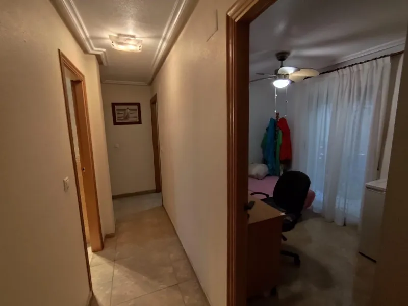 APARTAMENTO PLANTA BAJA A 150 METROS DE PLAYA. 4 DORM. 2 BAÑOS. 107 M2.