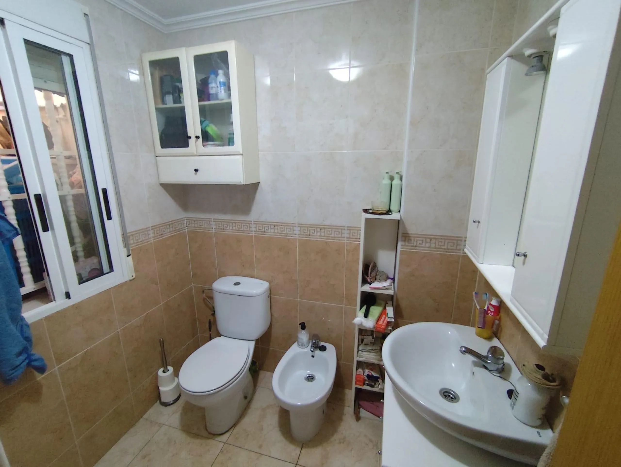 APARTAMENTO PLANTA BAJA A 150 METROS DE PLAYA. 4 DORM. 2 BAÑOS. 107 M2.