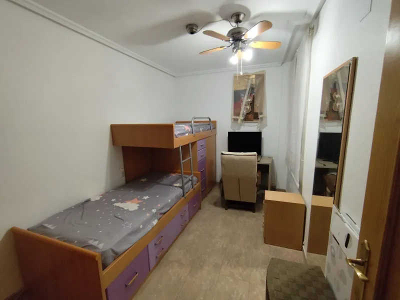 APARTAMENTO PLANTA BAJA A 150 METROS DE PLAYA. 4 DORM. 2 BAÑOS. 107 M2.