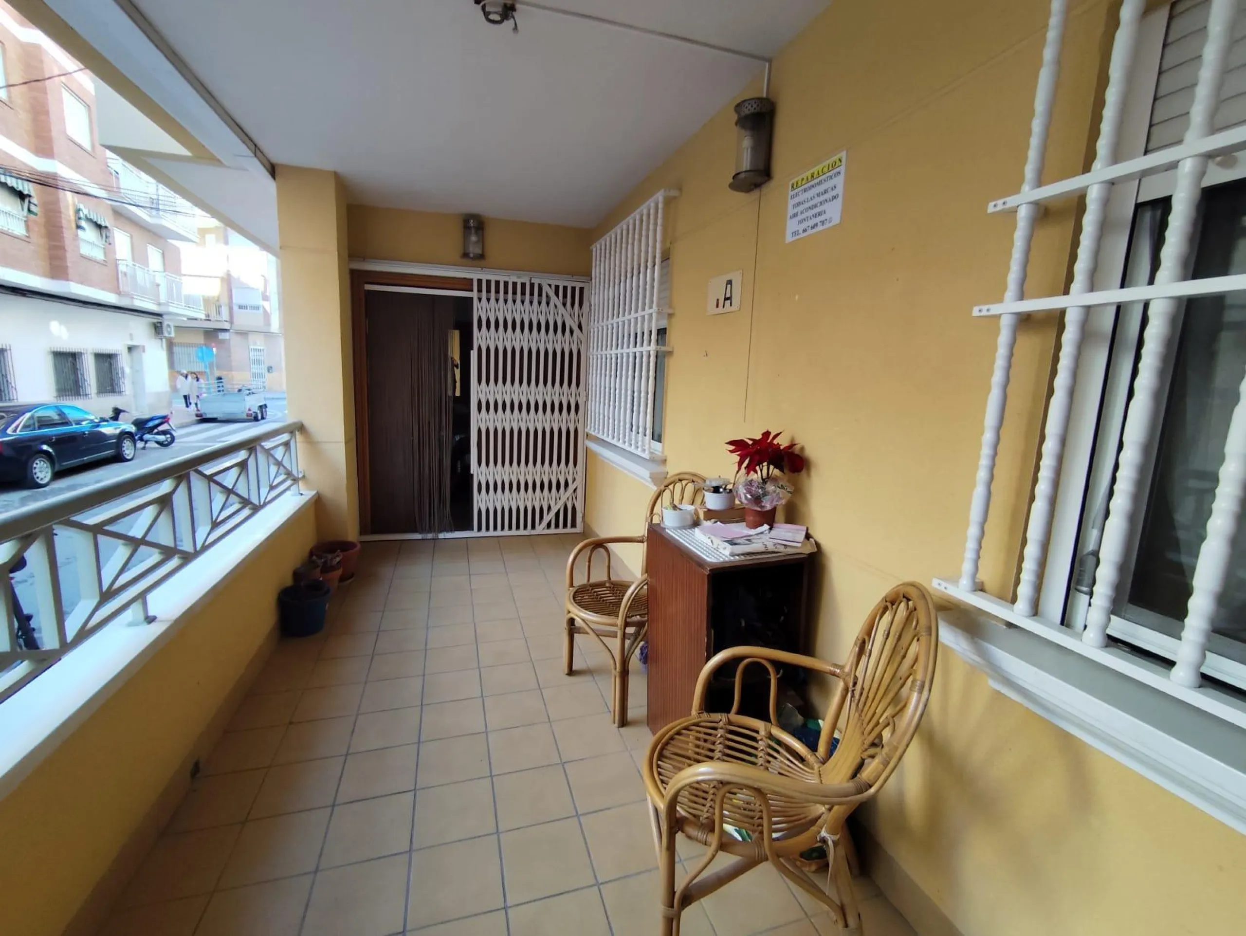 APARTAMENTO PLANTA BAJA A 150 METROS DE PLAYA. 4 DORM. 2 BAÑOS. 107 M2.