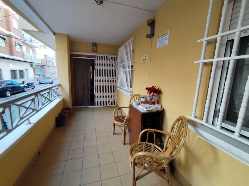 APARTAMENTO PLANTA BAJA A 150 METROS DE PLAYA. 4 DORM. 2 BAÑOS. 107 M2.