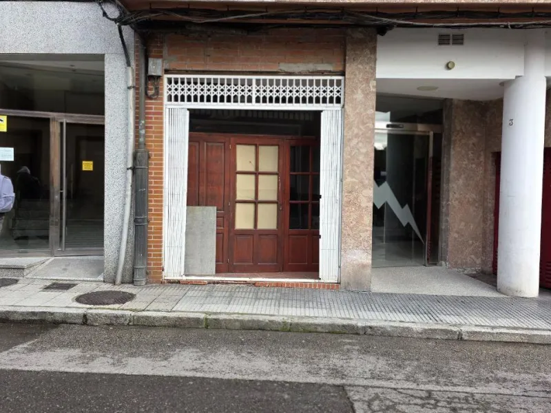 Oportunidad de Inversión: Local Comercial en Oviedo, Zona Fozaneldi-Tenderina