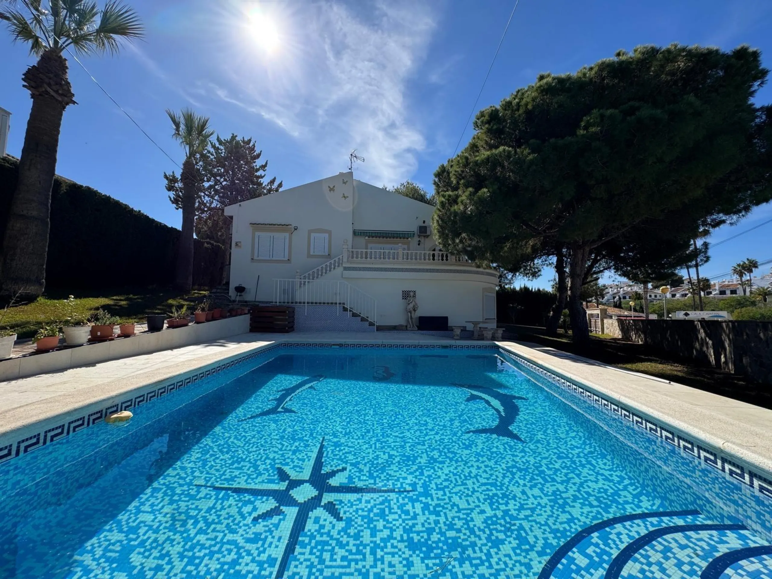 VILLA EN CABO ROIG A 800 METROS DE LA PLAYA CON PARCELA DE 890 M2. 3 DORM. 2 BAÑOS. PISCINA PRIVADA.