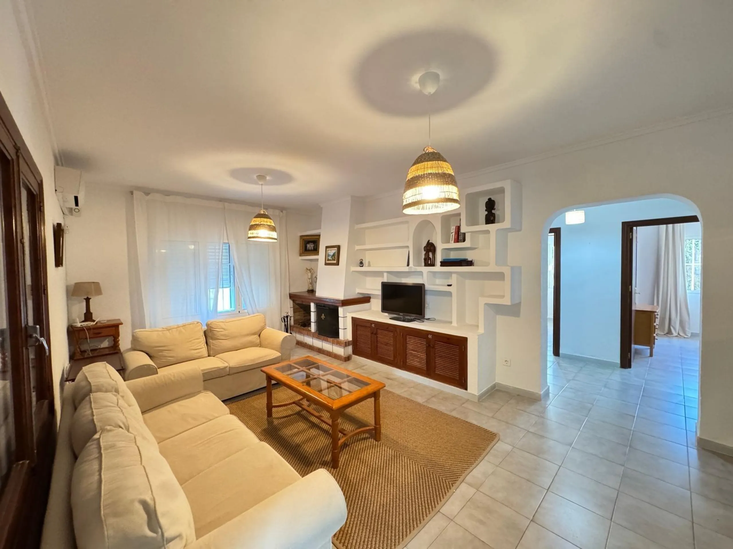 VILLA EN CABO ROIG A 800 METROS DE LA PLAYA CON PARCELA DE 890 M2. 3 DORM. 2 BAÑOS. PISCINA PRIVADA.