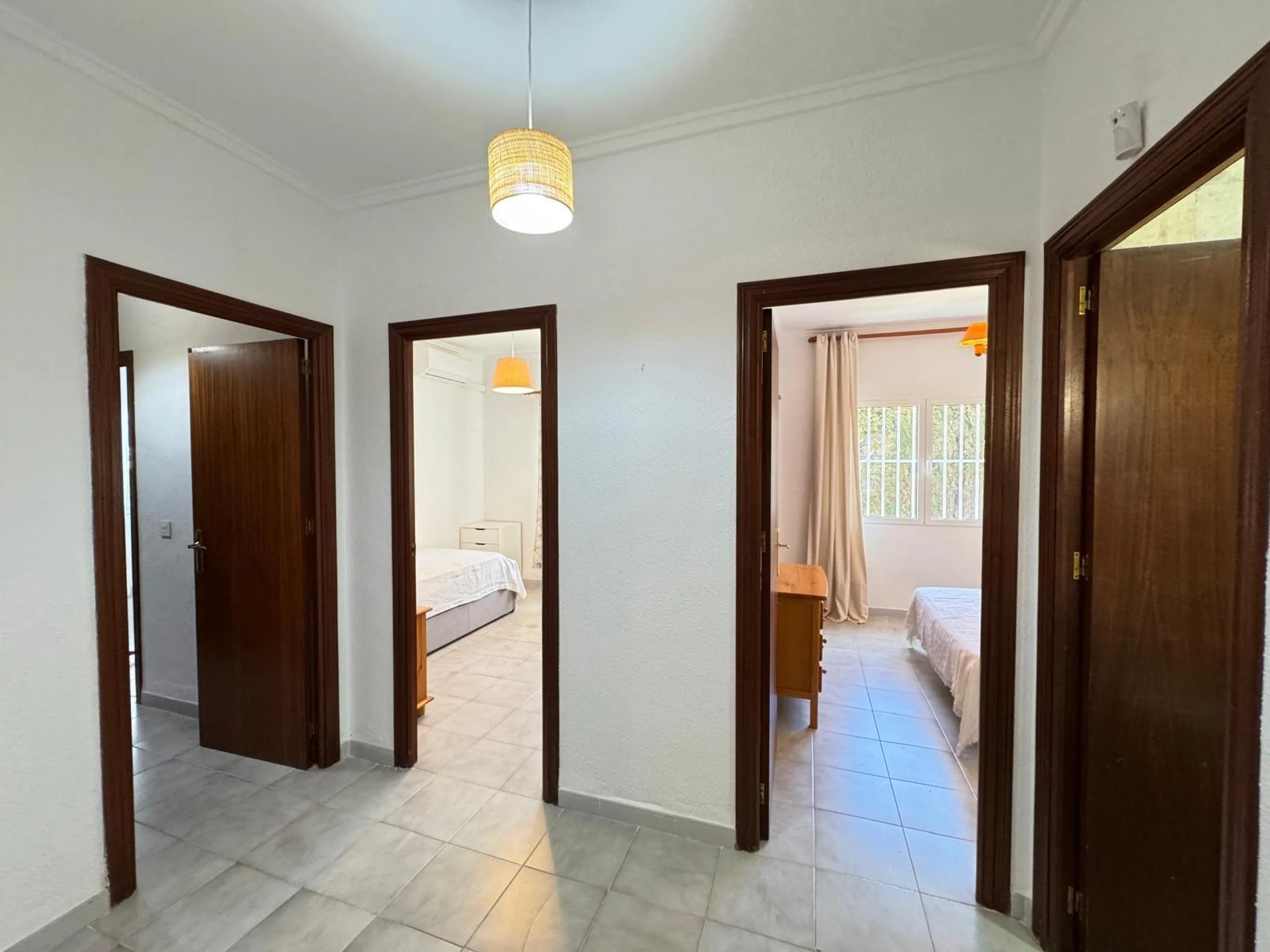 VILLA EN CABO ROIG A 800 METROS DE LA PLAYA CON PARCELA DE 890 M2. 3 DORM. 2 BAÑOS. PISCINA PRIVADA.