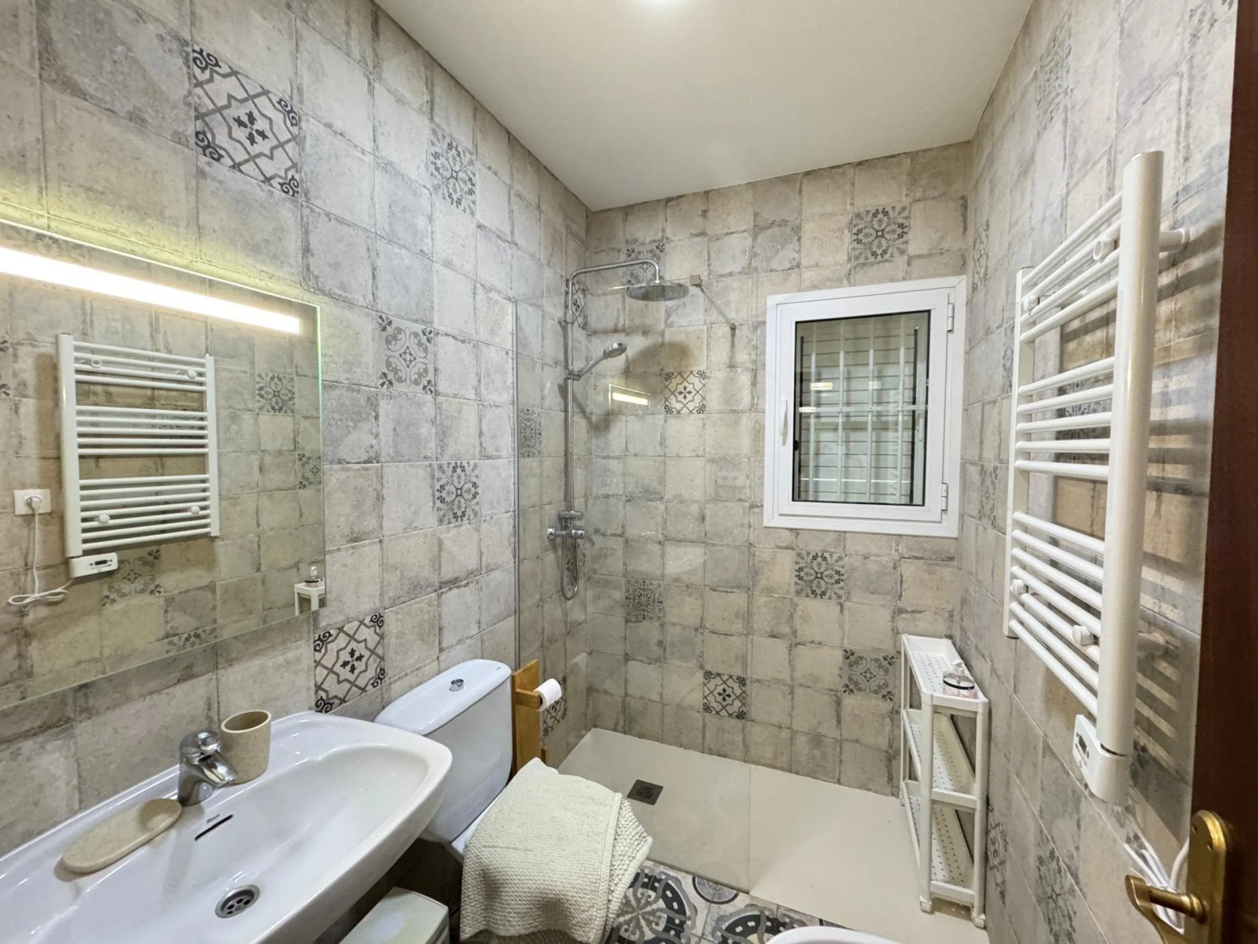 VILLA EN CABO ROIG A 800 METROS DE LA PLAYA CON PARCELA DE 890 M2. 3 DORM. 2 BAÑOS. PISCINA PRIVADA.