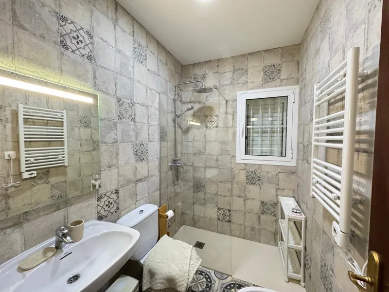 VILLA EN CABO ROIG A 800 METROS DE LA PLAYA CON PARCELA DE 890 M2. 3 DORM. 2 BAÑOS. PISCINA PRIVADA.
