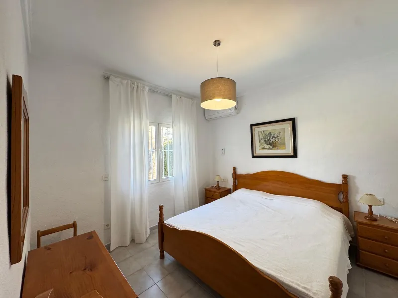 VILLA EN CABO ROIG A 800 METROS DE LA PLAYA CON PARCELA DE 890 M2. 3 DORM. 2 BAÑOS. PISCINA PRIVADA.