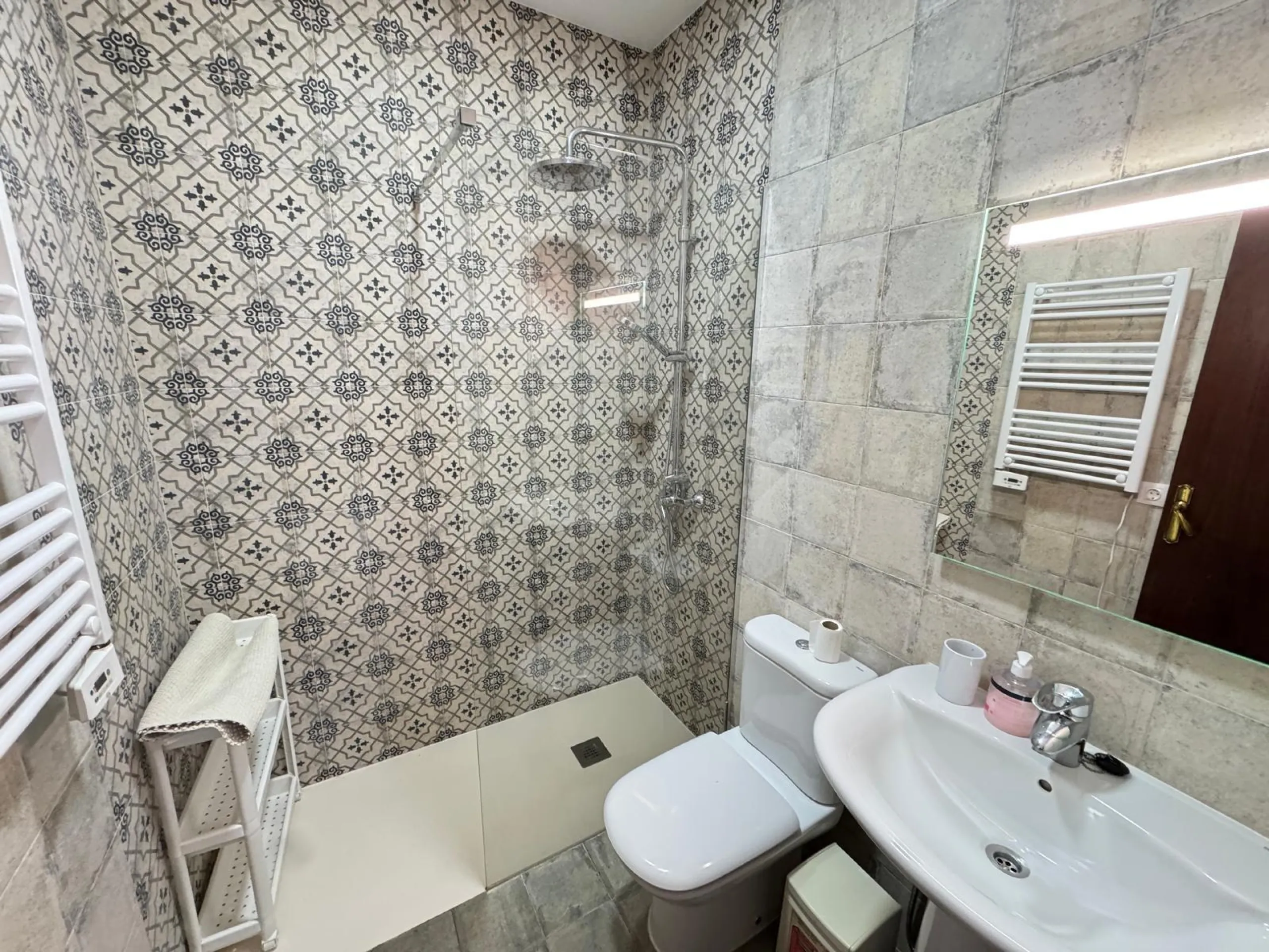 VILLA EN CABO ROIG A 800 METROS DE LA PLAYA CON PARCELA DE 890 M2. 3 DORM. 2 BAÑOS. PISCINA PRIVADA.