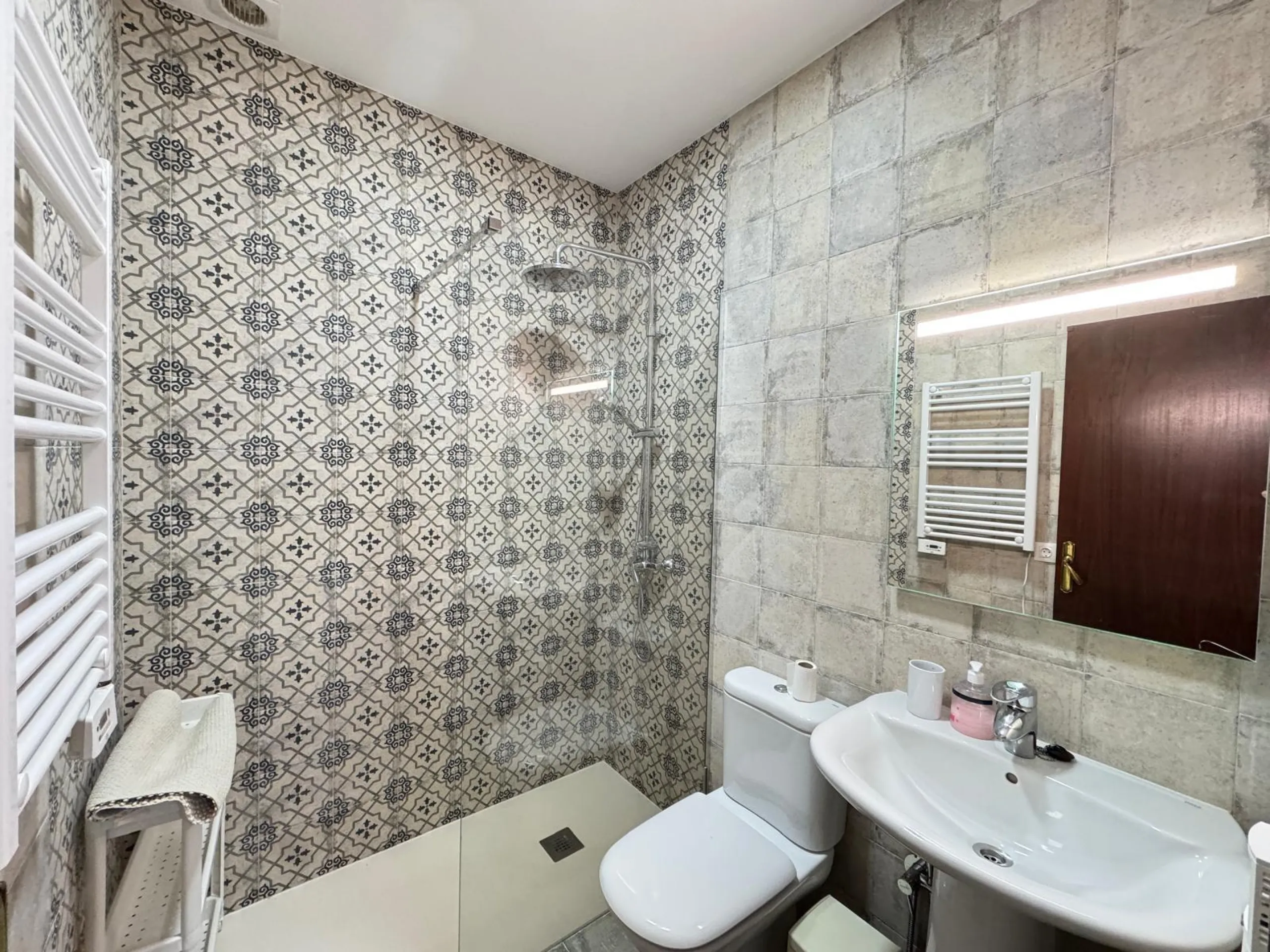 VILLA EN CABO ROIG A 800 METROS DE LA PLAYA CON PARCELA DE 890 M2. 3 DORM. 2 BAÑOS. PISCINA PRIVADA.