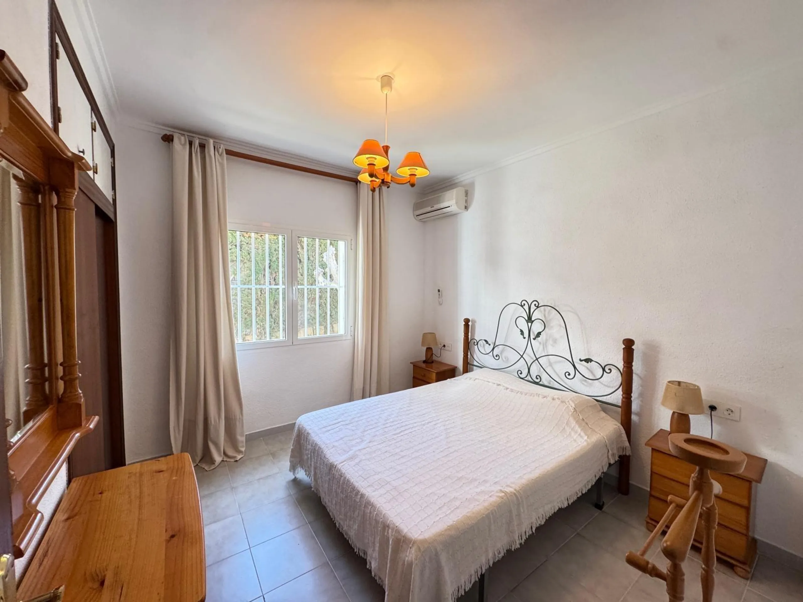 VILLA EN CABO ROIG A 800 METROS DE LA PLAYA CON PARCELA DE 890 M2. 3 DORM. 2 BAÑOS. PISCINA PRIVADA.